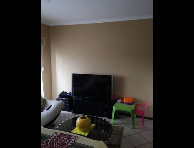 2 BEDROOM APARTMENT FOR SALE IN WILLOWBROOK